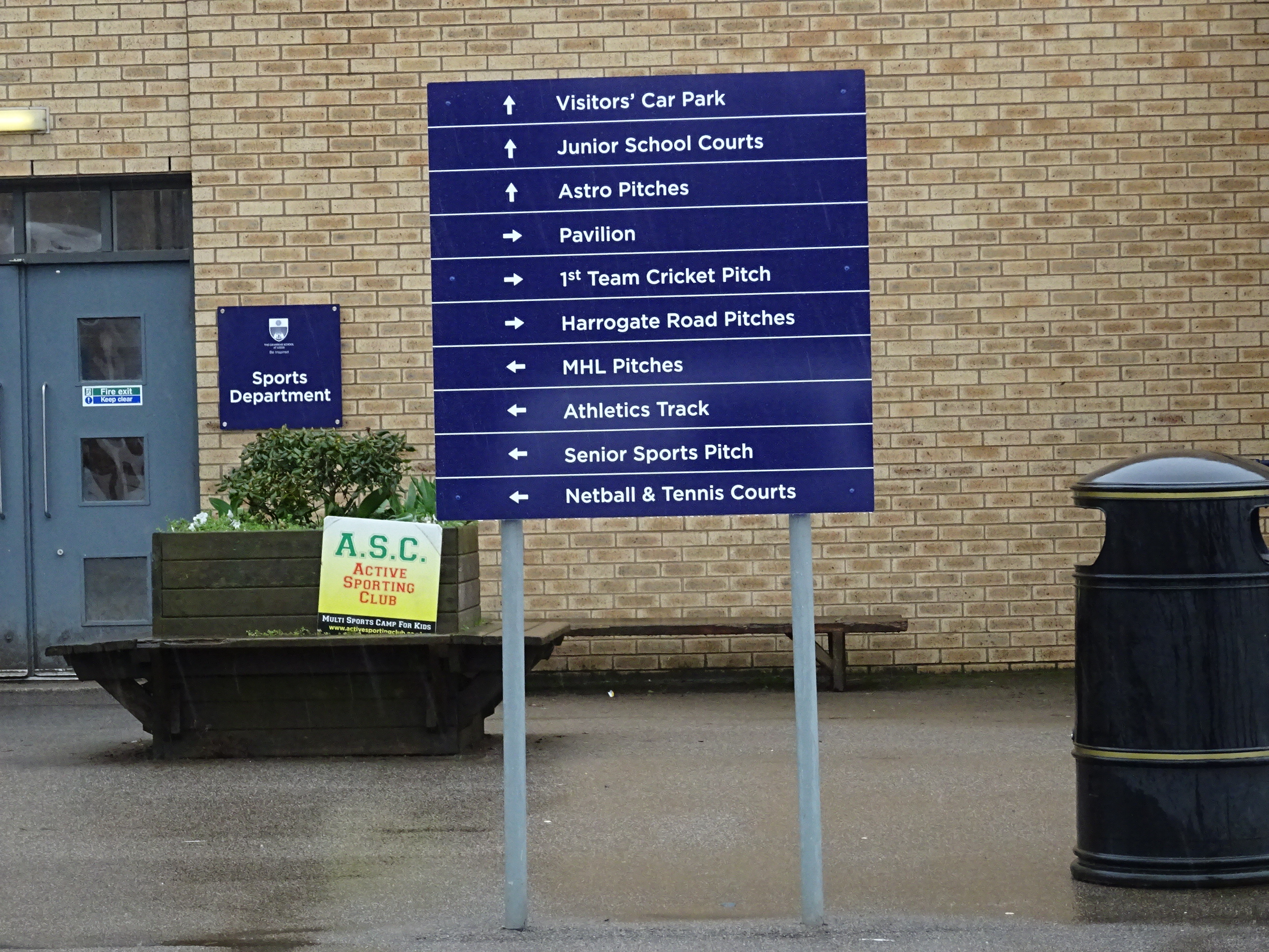 School Outdoor Directional Sign