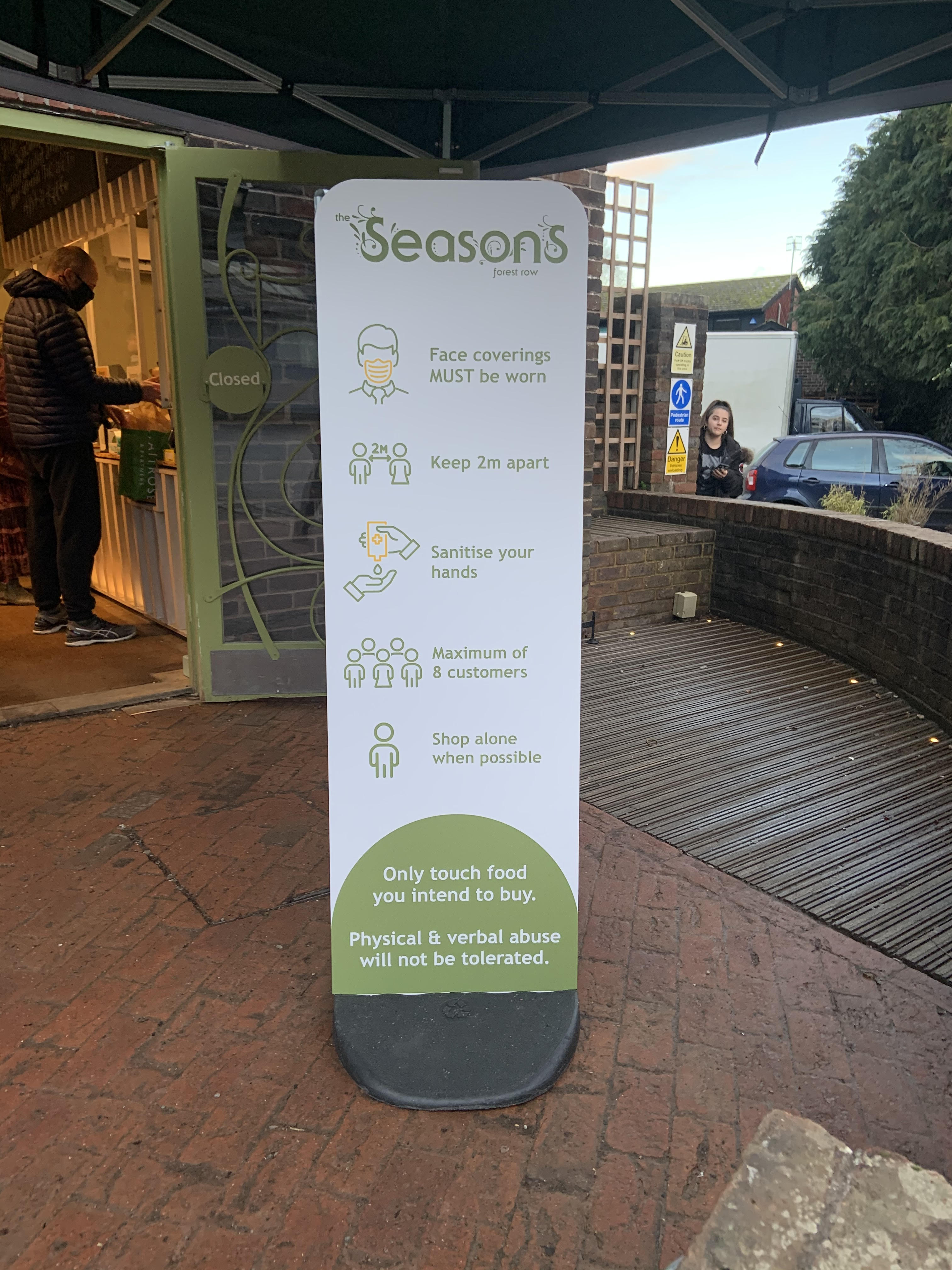 No Contact Banner Stand