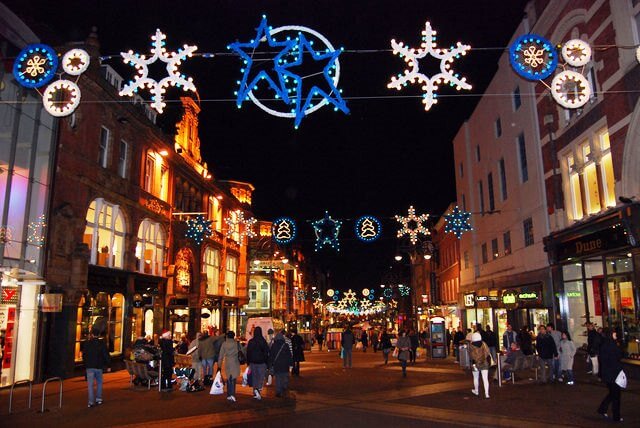 street with Christmas decors