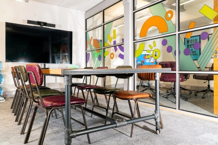 Window and glass manifestation