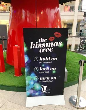 kissmass tree banner