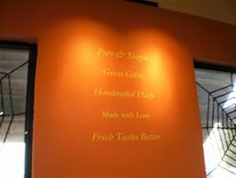 Retail wall lettering